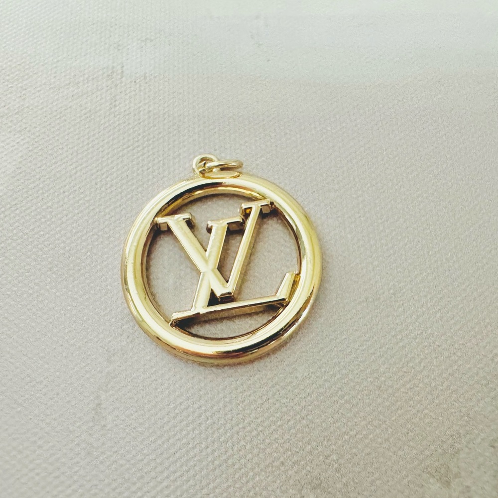 Authentic Louis Vuitton Gold Round pendant, Charm, iconic LV logo